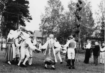 Mariannelund. 
Spelmännen från vänster 1. Alrik Pettersson, Maskinist  2. Henry Hallén, Rektor  3. Thorvald Eriksson, Bibliotekarie.      