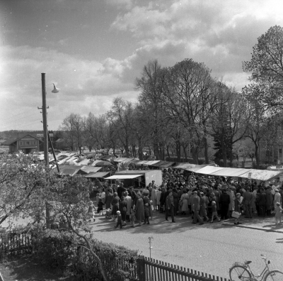 Marknad vid Järnvägsstationen

Dok.110128/KG