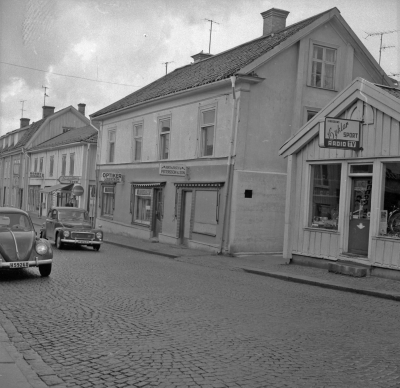 Storgatan
- Optiker Lindström, Ivarssons -

Dok.110401/KG