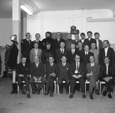 Brandkåren ambulans personal

Dok.110518/KG

Evy Nicanders dokumentation: Övre raden: Birger Andersson, Yngve Leander, Janne Carlsson, Carl-Erik Lindstöm, Lars Robertsson, Karl-Erik Andersson, Ivan Axelsson, Gösta Ottosson, Marino Johansson. Mellanraden: Nils Karlsson, Tommy Lindström, John Andersson, Rolf Johansson, Evert Thuresson, Sven Johansson, Lars Leander, Bert Lövgren. Nedersta raden: ernt Johansson, Nils Nygren, Nils Fredriksson, Yngve Karlsson, Nils Nicander, Evert Nälgård Boje Berg.