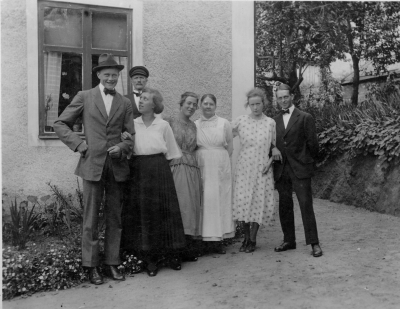 Familjen Lindblom
Från vänster: Einar Karl - Axel, Nanna, ? . Ida, Gerda Lindblom och David Jonsson
