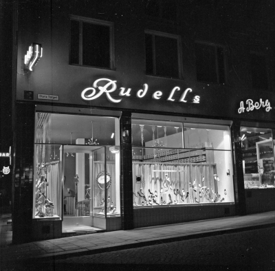 Rudells skoaffär exteriör

Dok.111019/KG