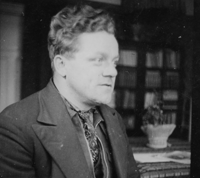 Träskulptören Folke Haller anställd på Ståhls Möbelfabrik. 