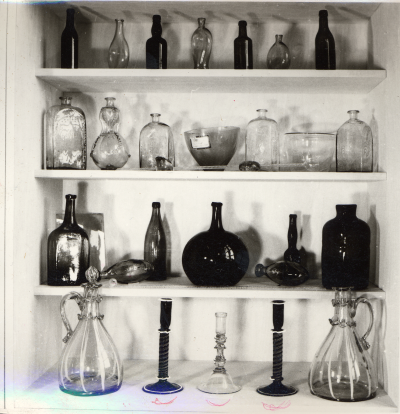 Hantverksutställningen Folkskolan Vimmerby. Ljusstakarna bör finnas i Rumskulla kyrka enl. Åke Nisbeth.