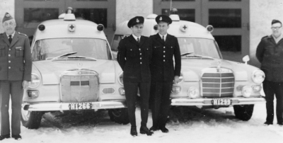 Fr.v. 1?, 2 Birger Andersson Ambulanschaufför,  3. Karl-Erik Andersson Ambulanschaufför, 4. Nils Nicander Brandchef.  