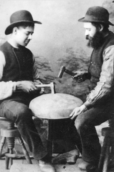 Till vänster:  Alfred Wenström 1859,                Oscar Wenström 1869. 