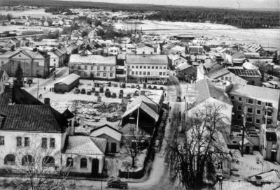 Vy av Vimmerby från kyrktornet västerut torget vinter

090401/KG