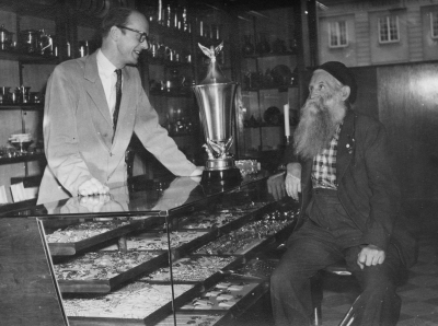 Guldsmed Beyron Milton och "Stålfarfar" ( Håkansson  Garntofta ) 