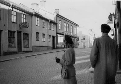 Sevedegatan. T.E

Emmy Winell, garnaffär.  Sonja Österman övertog affären, hon var bidräde där först.