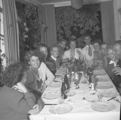 Fr.v
1.?
2.  Anna-Greta Palmgren. Sander
3. Harry Liljeblad
4. Trol. Daga Liljeblad
5. Esse Palmgren
6. ?
7. Stig Palmgren
8. Elsie Eriksson
9.?
10. ?
11. ?
