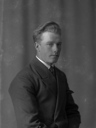 Axel Stömsten
Högerum


Dok.080422/RS