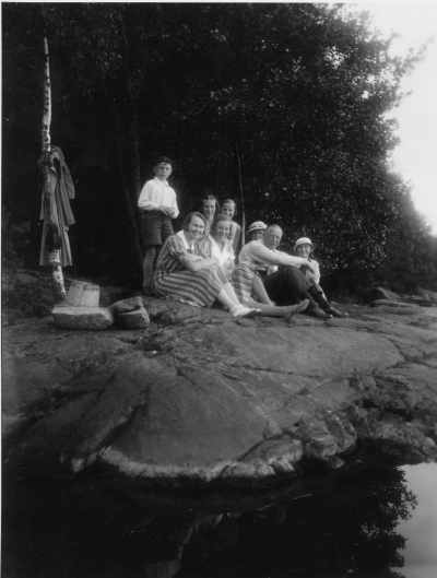 Fröken Gorton, Fröken Ydén, Apotekare Ydén, Sigrid Wahlberg. På besök i Gråehus juni 1934.