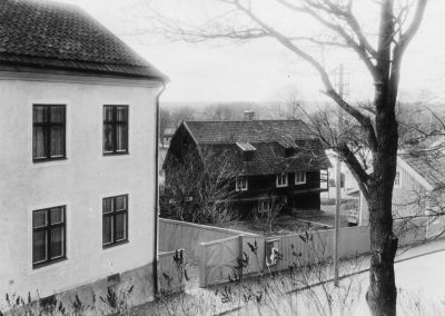 Montör Larssons hus. Garveriet, Östermans, tidigare Fagerholms, finns nu på Skansen i  Stockholm. T.E.
