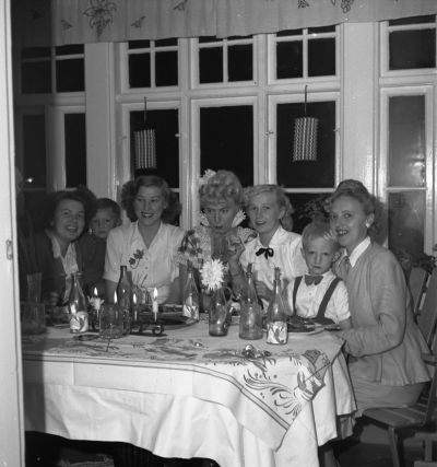 ? Ernstad 
- korvhandlare Svenssons dotter -

Dok.111027/KG