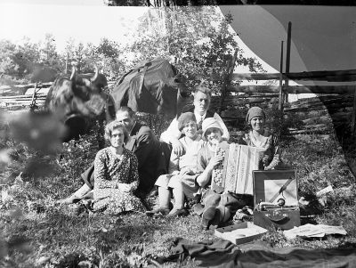 Hällebacka 

Många av bilderna i mappen Hällebacka kan lika gärna vara tagna kring Lidhem Locknevi.