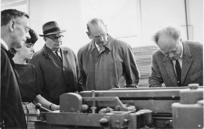 Från  vänster 1. Curt Svensson, kamrer Vimmerby. 2. ?.   3. Henry Jakobsson, disponent  Vimmerby.  4. Verner Sandström, köpman. 5. Einar Söder, fabrikör  Vimmerby.     