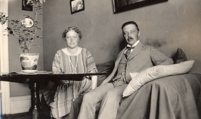 Ester Karlberg, Erik Wahlberg
Malmö våren 1923

Dok.090624/SJ