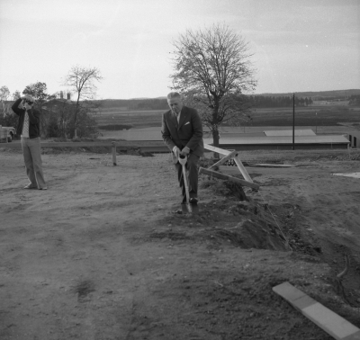 Stadshuset byggs
" första spadtaget "

Dok.110225/KG