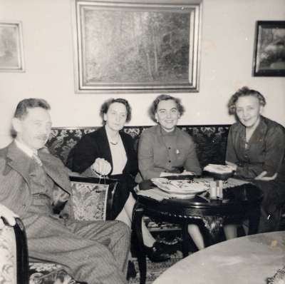 Erik, Kerstin, Britt-Marie, Olga, annandag jul 1953.