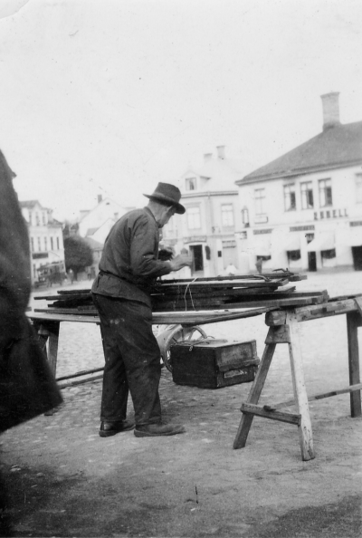 Frälsningssoldaten Phil. 
Torget