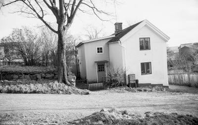 Hus (mellan Stångågatan och järnvägen?) Kyrkogårdsgatan

090423/KG