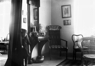 Elsa Blomberg ( född Hallberg ) Storgatan 5 Vimmerby
År 1919