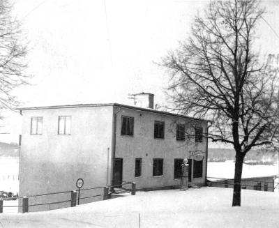 Karlbergs Bilaffär, Stångågatan 4.