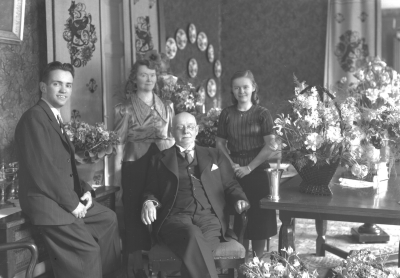 Herr Karl Johansson
70-årsdag
Fr vä Tage Johansson, Fru Johansson, Karl Johansson, Barbro Johansson gift Gullberg


Dok.080701/RS