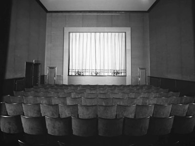 Hopklippta filmer från 1950-60tal. Visar stadsmiljöer, rivningar, utställningar med mera