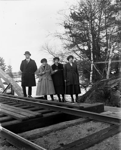 okänd, okänd, Iris Lindberg f Flender, okänd.  U.F.