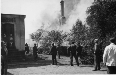 Ståhl möbelfabrik brinner. 