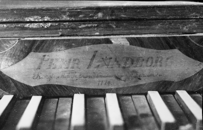 Clavicord tillverkad 1774.  