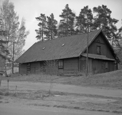 Storebro

Dok.110516/KG

Modellmagasin Storebro i låga byggnaden finnes bruksmangel 