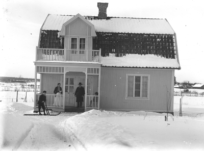 Fastigheten Hägersta på Hultsfredsvägen 18. Huset byggdes av Frans Robert Isberg 1919