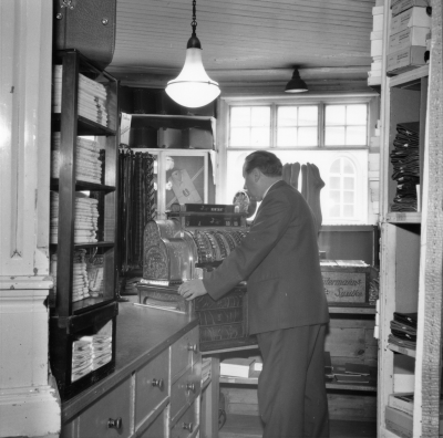 Carl Johanssons klädaffär
Interiör

Dok.100602/KG