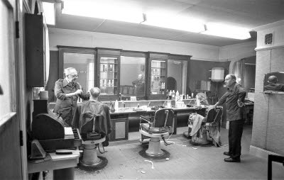 Frisersalongen
Frasse (Fransson) & Friberg 
Storgatan 50