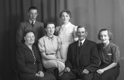 Byggmästare Flink med familj



Dok.071120/RS