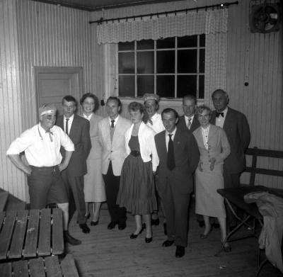 Frödingerevyn 
Frödinge bygdegård
från vänster Ev Nisse Joansån, Bernt Lind, Iris Thorstensson, Sievert Sivve Andersson, Laila Andersson, Nils Krantz, Eric Carlgren, Bengt Pettersson, Marja Jonsson, Aron Nilsson

Dok.110530/KG