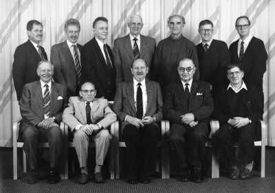 Kommunstyrelsen 1980 - 1982
Stående från vänster: 
Stig Karlsson ( S )
Kanslichef Christer Johansson
Leif Carlsson ( M )
Karl Carlsson ( C )
Rune Hultqvist ( S )
Birger Andersson ( C )
Lars Karlsson ( C )
Sittande från vänster:
Birger Svensson ( M )
Inge Schultz ( S )
Bengt Johansson ( C )
Harry Karlsson ( C )
Rolf Johansson ( S )

