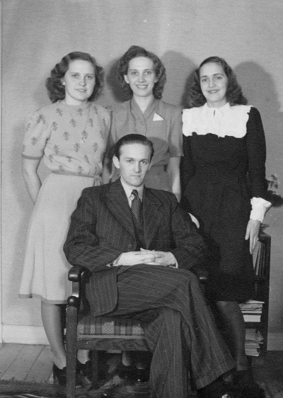 Emil Beijers barn, stående från vänster  Lena, Ulla, Barbro och  sittande Nils.  