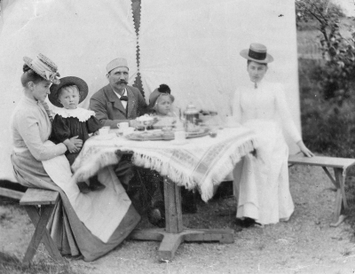 Apotekare Jonssons och Gertrud Wahlberg 1901 i Sunne.       