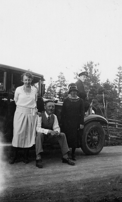 På väg från Gränna till Vimmerby
Olga, Erik och Sigrid Wahlberg

Dok.090630/SJ