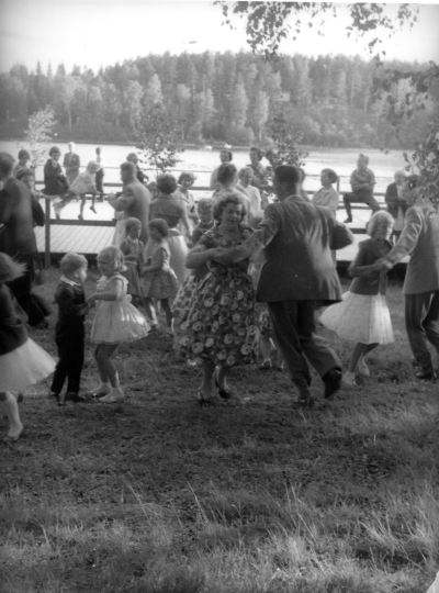 Midsommardans vid Nossen