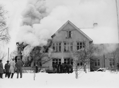 Blivande Församlingshemmet brinner. 
