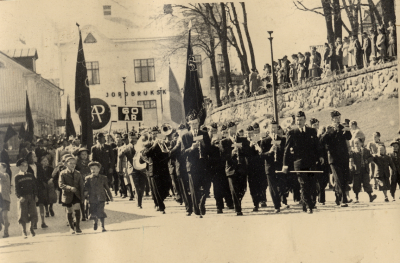 SAP 60 år. 

Vimmerby blåsorkester, 1. Per-Olof Olsson, 2. 3. Folke Gustafsson, 4. Dirigent Johansson, 5. Karl-Henrik Hansson