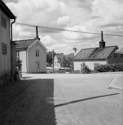 Rönnbärsgatan och Malmen
Till vänster Maja Petterssons hus
Till höger Kilströmsgården

Dok.110217/KG