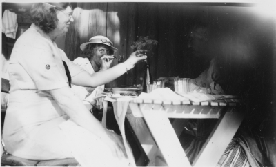 Kräftsexa i Gråehus Tekla Karlsson och Ester Karlberg

Dok.090623/SJ