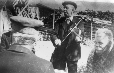 Ossian Gren Älö, tegelarbetare,spelman, var han ättling till den bekante spelmannen Oskar Gren        