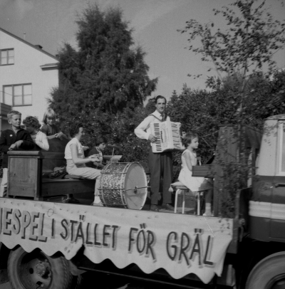 Barnens dag firande

Dok.111025/KG