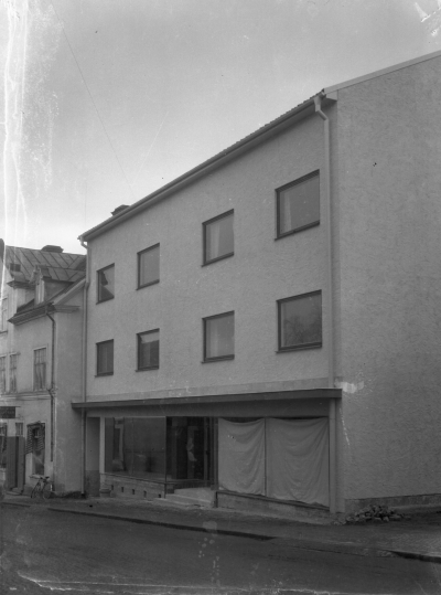 Kv. Grönsiskan, Nils Anderssons affär.



Dok.070711/RS
